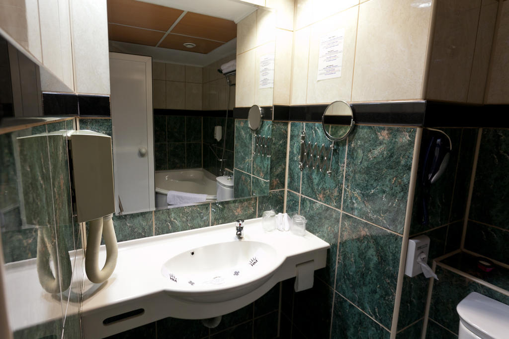 Hotel Dacia Rrt Βουκουρέστι Δωμάτιο φωτογραφία